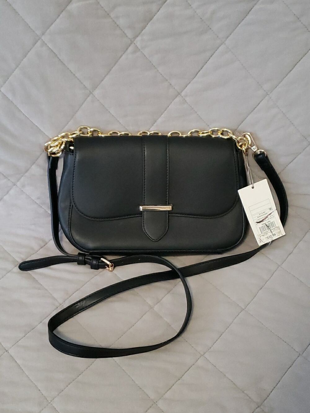 FLAP CLOSURE CROSSBODY STRAP SATCHEL MESSENGER STYLE HANDBAG BLACK & GOLD PURSE